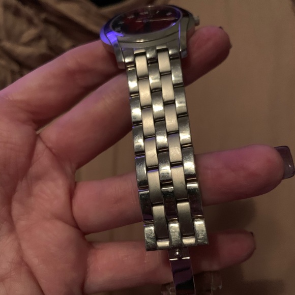 Gucci 5500 M Watch With Box Silver & Black - Picture 5 of 8